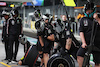 GP LAS VEGAS, Mercedes AMG F1 meccanici in the pits.
16.11.2023. Formula 1 World Championship, Rd 22, Las Vegas Grand Prix, Las Vegas, Nevada, USA, Practice Day.
 - www.xpbimages.com, EMail: requests@xpbimages.com © Copyright: Staley / XPB Images