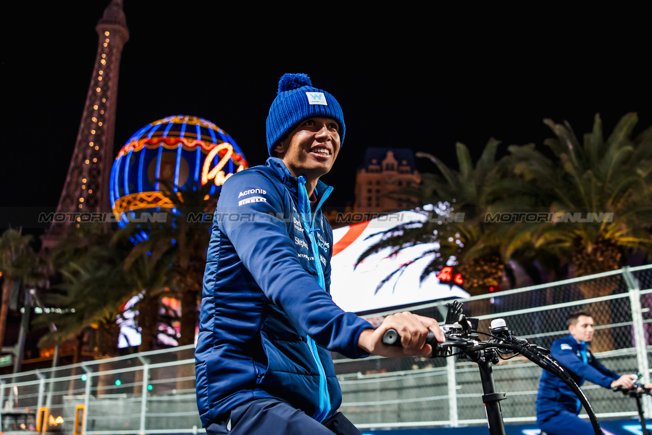 GP LAS VEGAS, Alexander Albon (THA) Williams Racing rides the circuit.

14.11.2023. Formula 1 World Championship, Rd 22, Las Vegas Grand Prix, Las Vegas, Nevada, USA, Preparation Day.

- www.xpbimages.com, EMail: requests@xpbimages.com © Copyright: Bearne / XPB Images