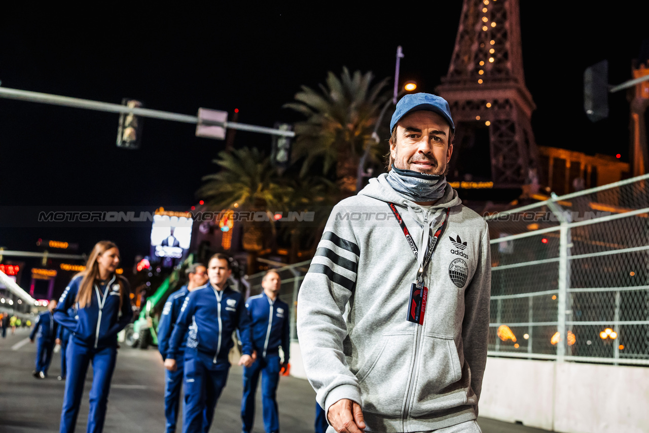 GP LAS VEGAS, Fernando Alonso (ESP) Aston Martin F1 Team walks the circuit.

14.11.2023. Formula 1 World Championship, Rd 22, Las Vegas Grand Prix, Las Vegas, Nevada, USA, Preparation Day.

- www.xpbimages.com, EMail: requests@xpbimages.com © Copyright: Bearne / XPB Images