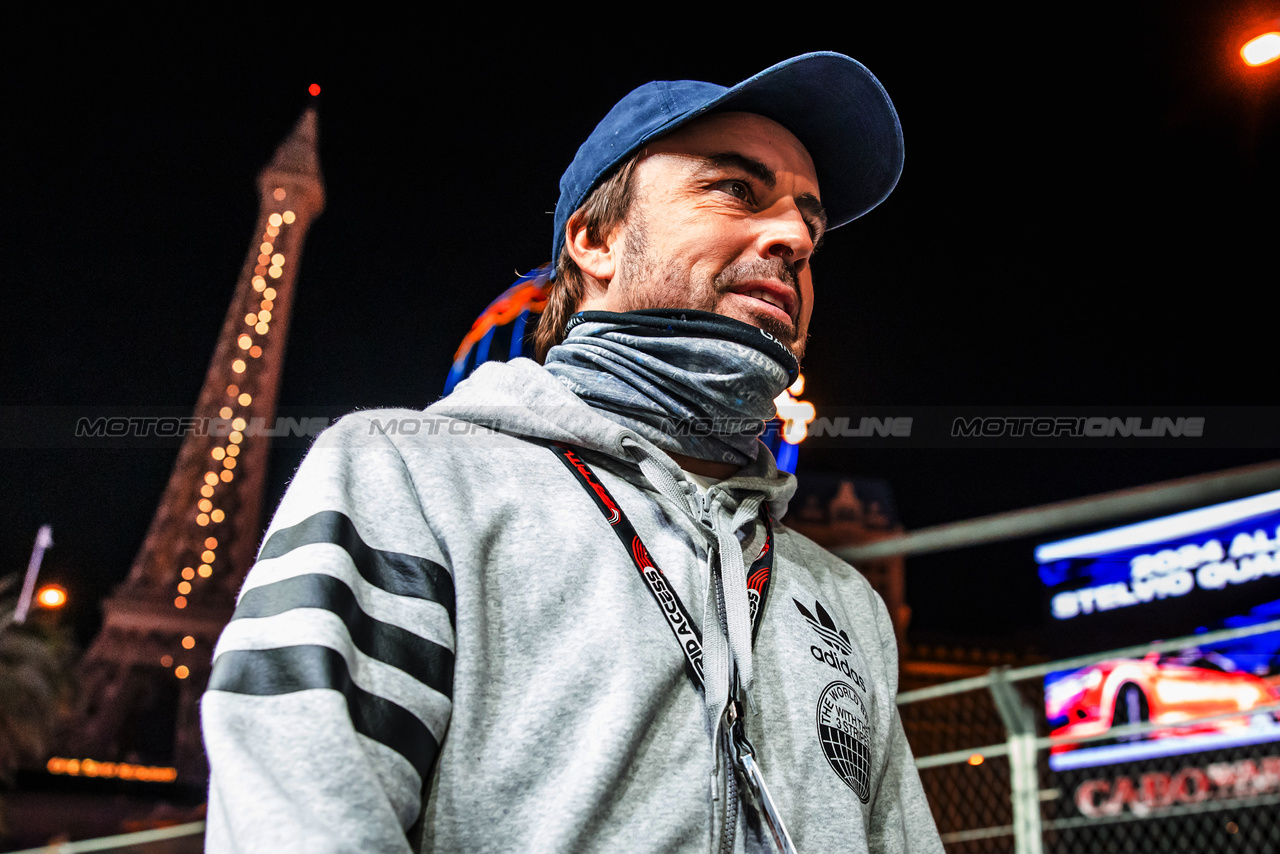 GP LAS VEGAS, Fernando Alonso (ESP) Aston Martin F1 Team walks the circuit.

14.11.2023. Formula 1 World Championship, Rd 22, Las Vegas Grand Prix, Las Vegas, Nevada, USA, Preparation Day.

- www.xpbimages.com, EMail: requests@xpbimages.com © Copyright: Bearne / XPB Images
