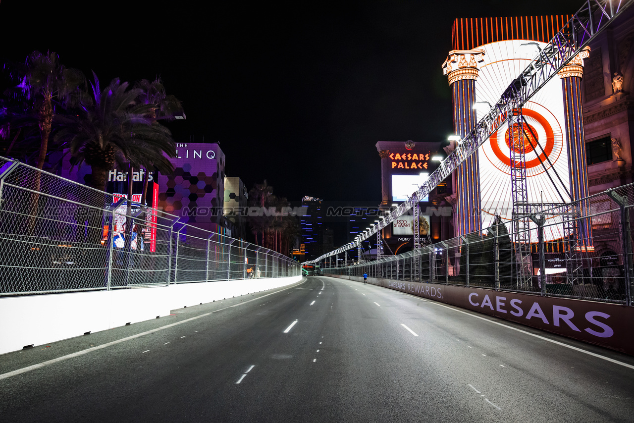 GP LAS VEGAS, Circuit Atmosfera - track detail.

14.11.2023. Formula 1 World Championship, Rd 22, Las Vegas Grand Prix, Las Vegas, Nevada, USA, Preparation Day.

- www.xpbimages.com, EMail: requests@xpbimages.com © Copyright: Bearne / XPB Images