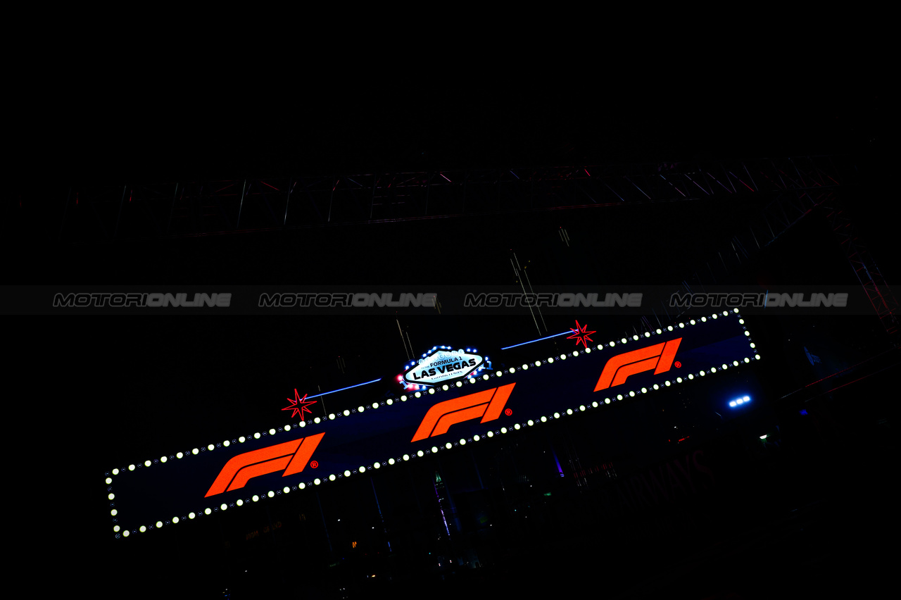 GP LAS VEGAS, Paddock Atmosfera
15.11.2023. Formula 1 World Championship, Rd 22, Las Vegas Grand Prix, Las Vegas, Nevada, USA, Preparation Day.
- www.xpbimages.com, EMail: requests@xpbimages.com © Copyright: Charniaux / XPB Images