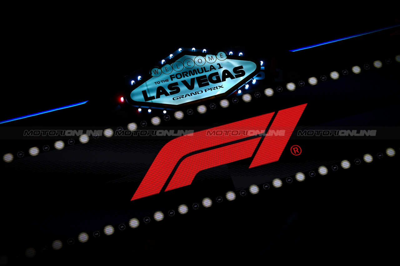 GP LAS VEGAS, Paddock Atmosfera
15.11.2023. Formula 1 World Championship, Rd 22, Las Vegas Grand Prix, Las Vegas, Nevada, USA, Preparation Day.
- www.xpbimages.com, EMail: requests@xpbimages.com © Copyright: Charniaux / XPB Images