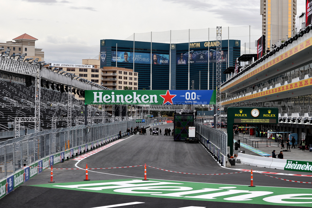 GP LAS VEGAS, Circuit Atmosfera - partenza / finish straight.

15.11.2023. Formula 1 World Championship, Rd 22, Las Vegas Grand Prix, Las Vegas, Nevada, USA, Preparation Day.

- www.xpbimages.com, EMail: requests@xpbimages.com © Copyright: Moy / XPB Images