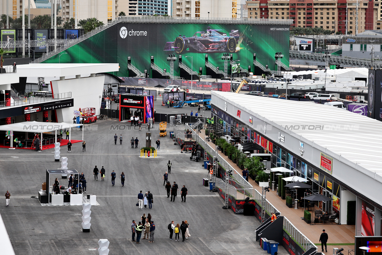 GP LAS VEGAS, Paddock Atmosfera.

15.11.2023. Formula 1 World Championship, Rd 22, Las Vegas Grand Prix, Las Vegas, Nevada, USA, Preparation Day.

- www.xpbimages.com, EMail: requests@xpbimages.com © Copyright: Moy / XPB Images