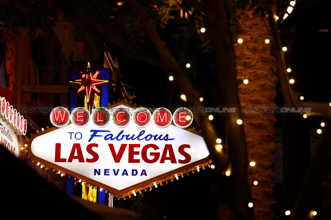GP LAS VEGAS, Las Vegas Atmosfera.

15.11.2023. Formula 1 World Championship, Rd 22, Las Vegas Grand Prix, Las Vegas, Nevada, USA, Preparation Day.

- www.xpbimages.com, EMail: requests@xpbimages.com © Copyright: Moy / XPB Images