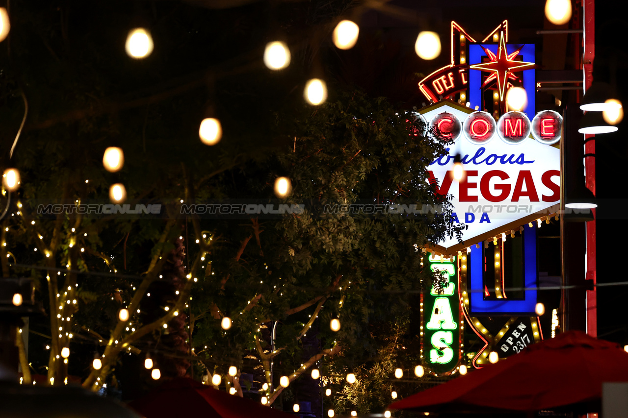 GP LAS VEGAS, Las Vegas Atmosfera.

15.11.2023. Formula 1 World Championship, Rd 22, Las Vegas Grand Prix, Las Vegas, Nevada, USA, Preparation Day.

- www.xpbimages.com, EMail: requests@xpbimages.com © Copyright: Moy / XPB Images