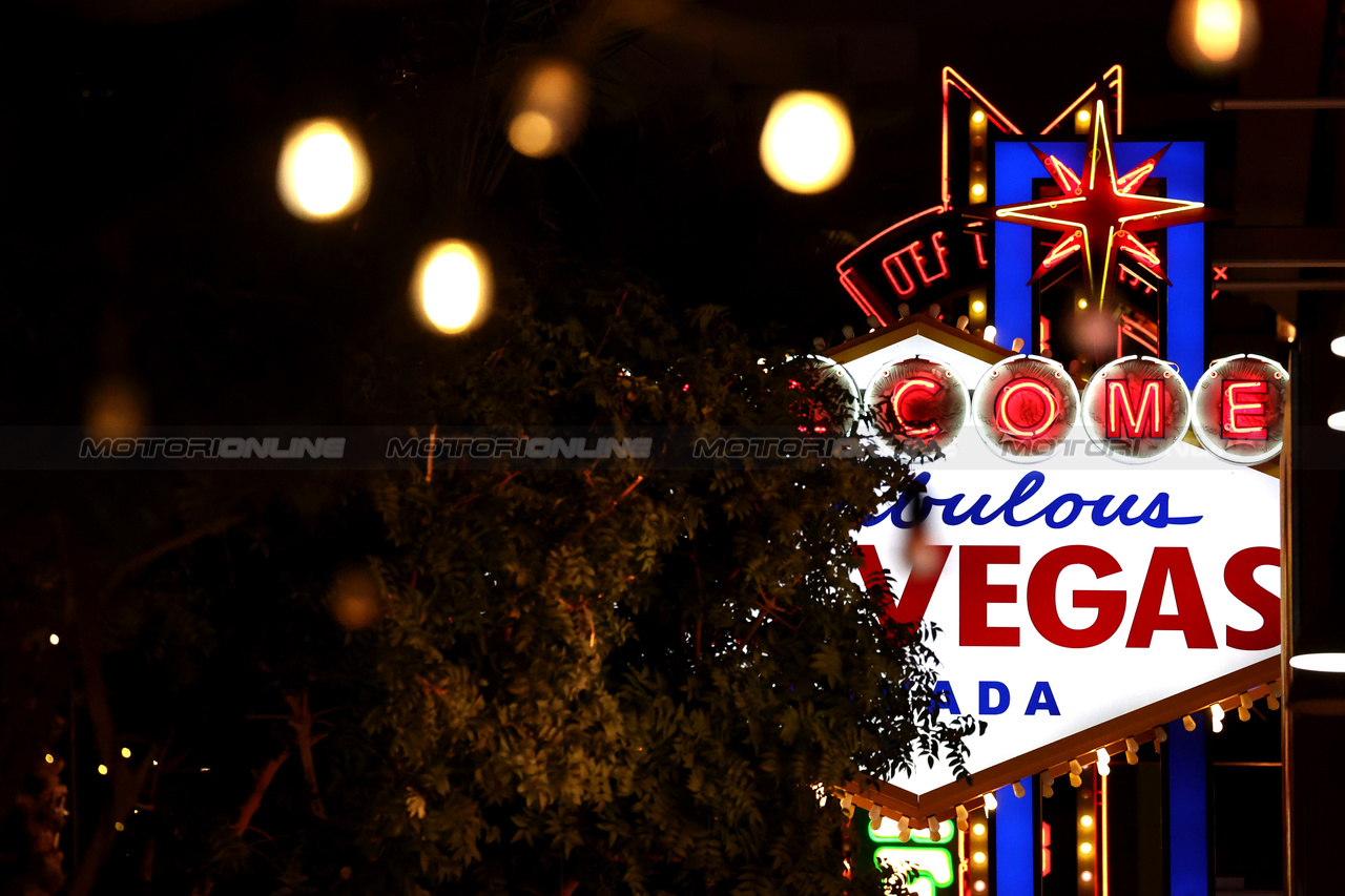 GP LAS VEGAS, Las Vegas Atmosfera.

15.11.2023. Formula 1 World Championship, Rd 22, Las Vegas Grand Prix, Las Vegas, Nevada, USA, Preparation Day.

- www.xpbimages.com, EMail: requests@xpbimages.com © Copyright: Moy / XPB Images