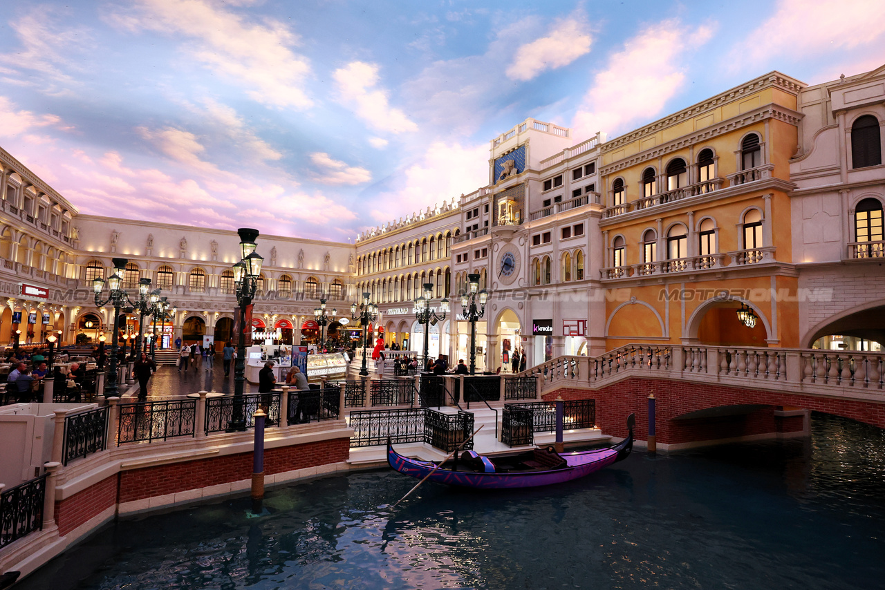 GP LAS VEGAS, Alpine F1 Team - Gondolas on the Grand Canal at the Venetian Hotel.

15.11.2023. Formula 1 World Championship, Rd 22, Las Vegas Grand Prix, Las Vegas, Nevada, USA, Preparation Day.

- www.xpbimages.com, EMail: requests@xpbimages.com © Copyright: Moy / XPB Images