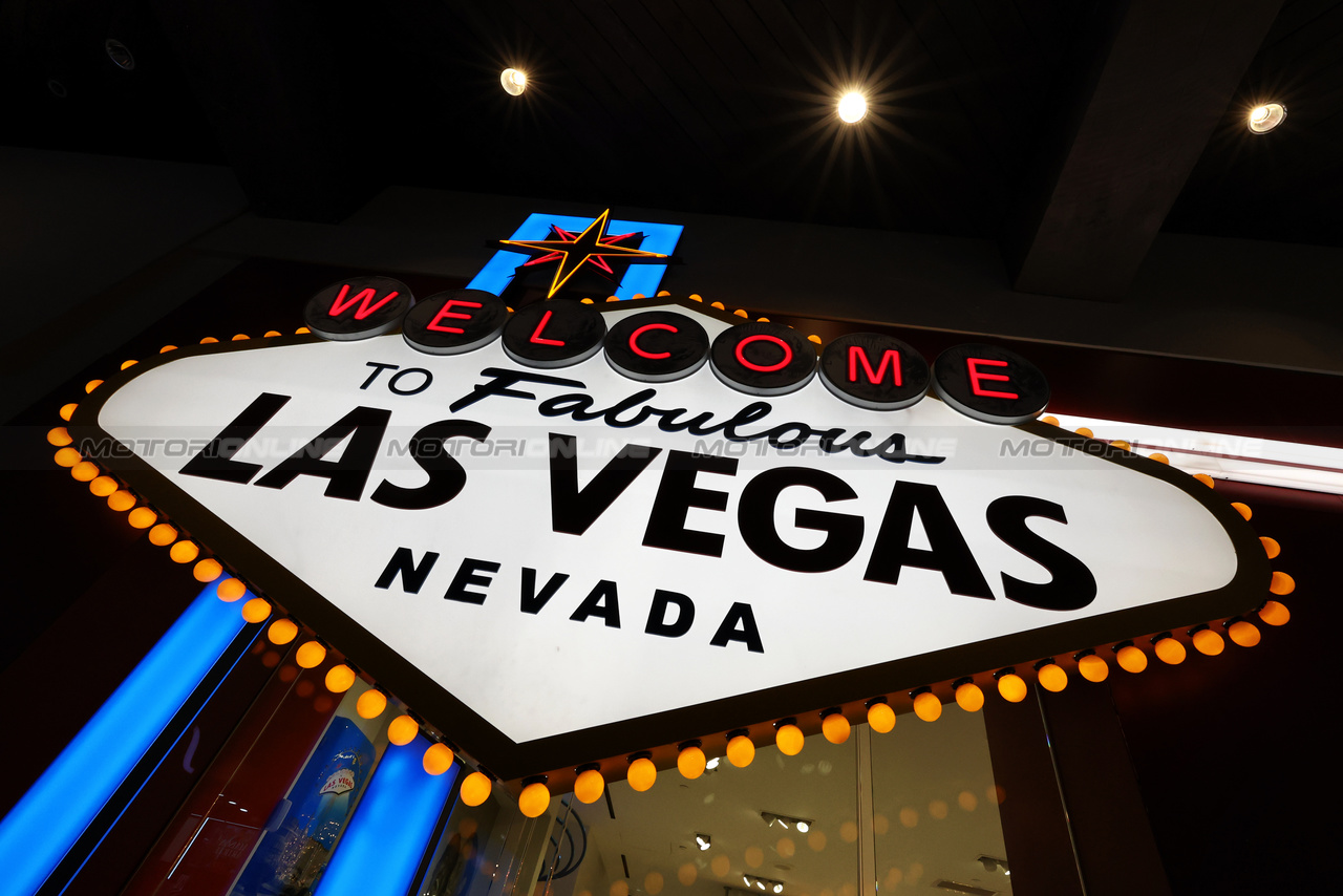 GP LAS VEGAS, Las Vegas Atmosfera.

15.11.2023. Formula 1 World Championship, Rd 22, Las Vegas Grand Prix, Las Vegas, Nevada, USA, Preparation Day.

- www.xpbimages.com, EMail: requests@xpbimages.com © Copyright: Moy / XPB Images