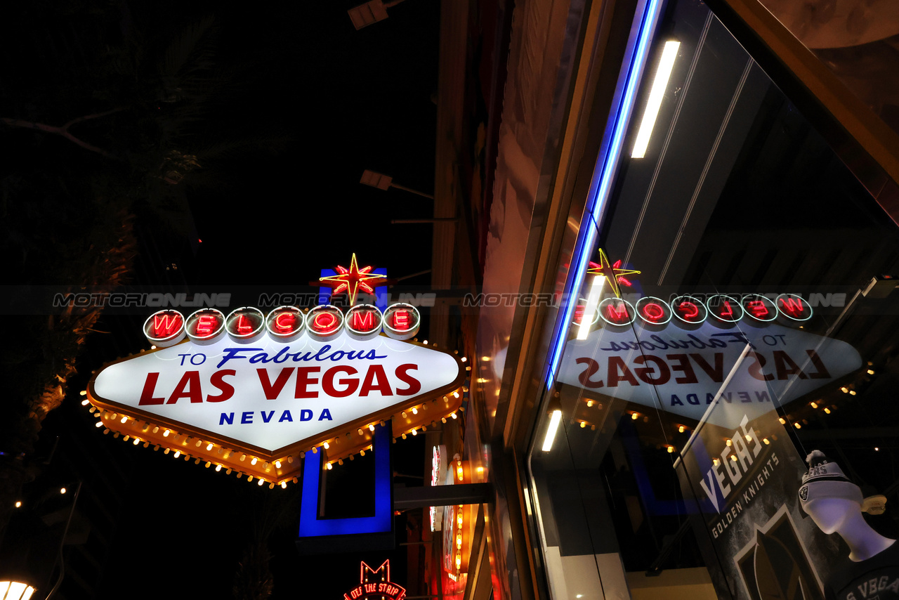 GP LAS VEGAS, Las Vegas Atmosfera.

15.11.2023. Formula 1 World Championship, Rd 22, Las Vegas Grand Prix, Las Vegas, Nevada, USA, Preparation Day.

- www.xpbimages.com, EMail: requests@xpbimages.com © Copyright: Moy / XPB Images