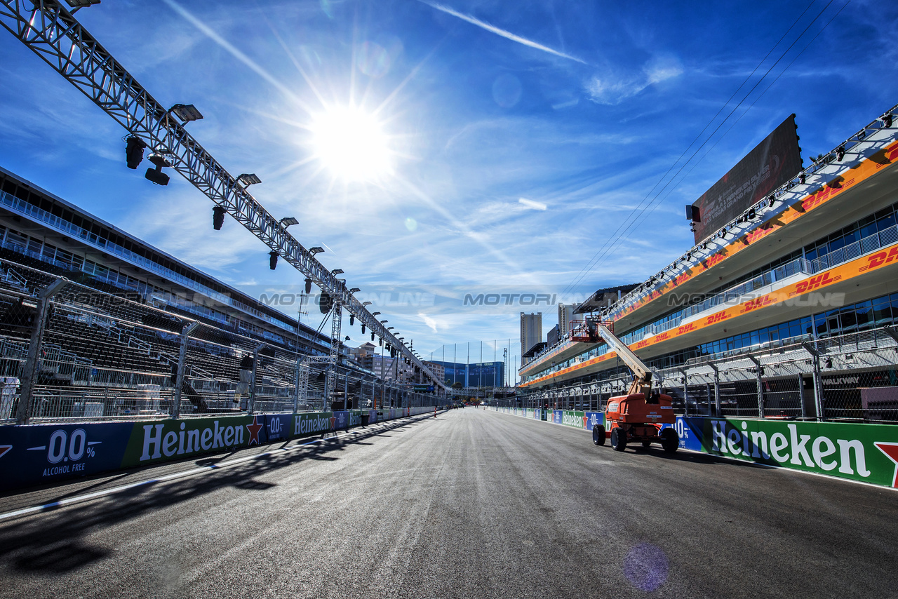 GP LAS VEGAS, Circuit Atmosfera - partenza / finish straight.

14.11.2023. Formula 1 World Championship, Rd 22, Las Vegas Grand Prix, Las Vegas, Nevada, USA, Preparation Day.

- www.xpbimages.com, EMail: requests@xpbimages.com © Copyright: Bearne / XPB Images