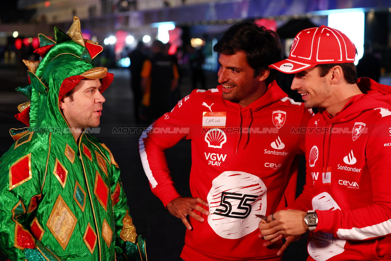 GP LAS VEGAS, (L to R): Carlos Sainz Jr (ESP) Ferrari e Charles Leclerc (MON) Ferrari.

15.11.2023. Formula 1 World Championship, Rd 22, Las Vegas Grand Prix, Las Vegas, Nevada, USA, Preparation Day.

 - www.xpbimages.com, EMail: requests@xpbimages.com © Copyright: Coates / XPB Images