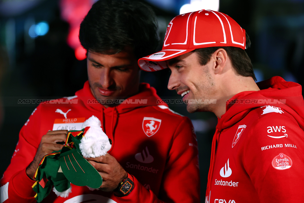 GP LAS VEGAS, (L to R): Carlos Sainz Jr (ESP) Ferrari e Charles Leclerc (MON) Ferrari.

15.11.2023. Formula 1 World Championship, Rd 22, Las Vegas Grand Prix, Las Vegas, Nevada, USA, Preparation Day.

 - www.xpbimages.com, EMail: requests@xpbimages.com © Copyright: Coates / XPB Images