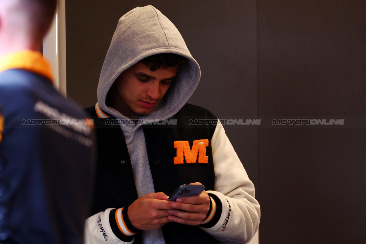 GP LAS VEGAS, Lando Norris (GBR) McLaren.

15.11.2023. Formula 1 World Championship, Rd 22, Las Vegas Grand Prix, Las Vegas, Nevada, USA, Preparation Day.

 - www.xpbimages.com, EMail: requests@xpbimages.com © Copyright: Coates / XPB Images