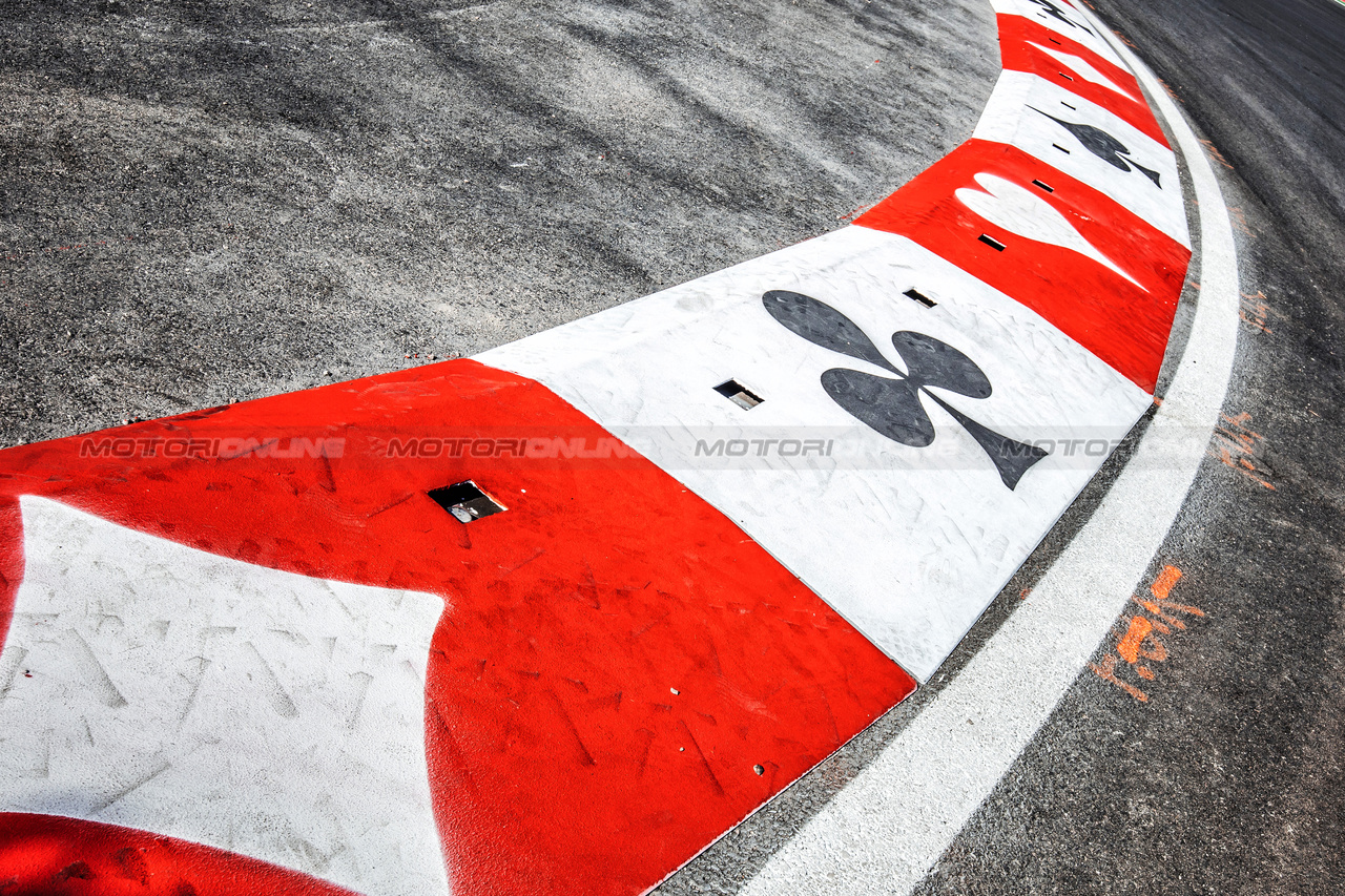 GP LAS VEGAS, Circuit Atmosfera - kerb detail.

14.11.2023. Formula 1 World Championship, Rd 22, Las Vegas Grand Prix, Las Vegas, Nevada, USA, Preparation Day.

- www.xpbimages.com, EMail: requests@xpbimages.com © Copyright: Bearne / XPB Images