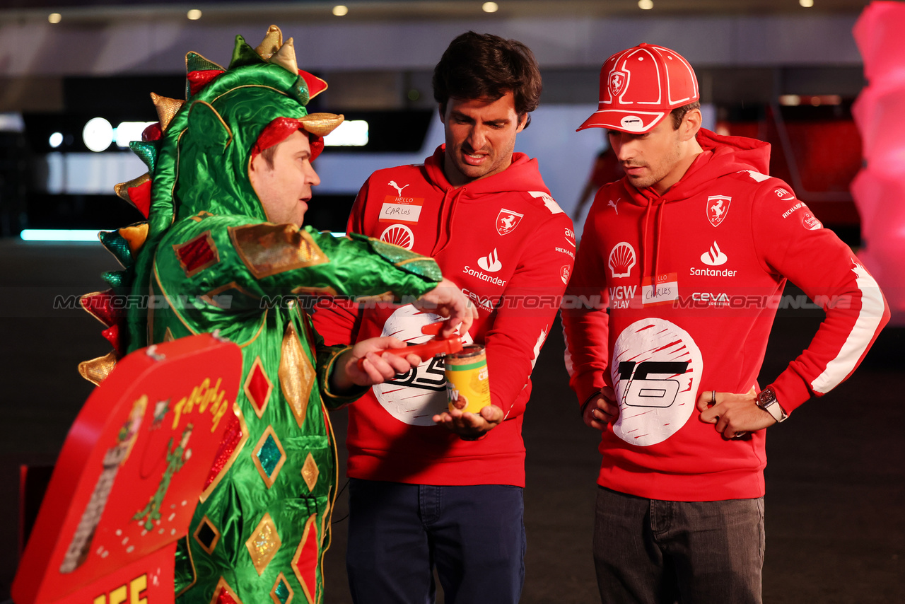 GP LAS VEGAS, (L to R): Carlos Sainz Jr (ESP) Ferrari with team mate Charles Leclerc (MON) Ferrari.

15.11.2023. Formula 1 World Championship, Rd 22, Las Vegas Grand Prix, Las Vegas, Nevada, USA, Preparation Day.

 - www.xpbimages.com, EMail: requests@xpbimages.com © Copyright: Staley / XPB Images