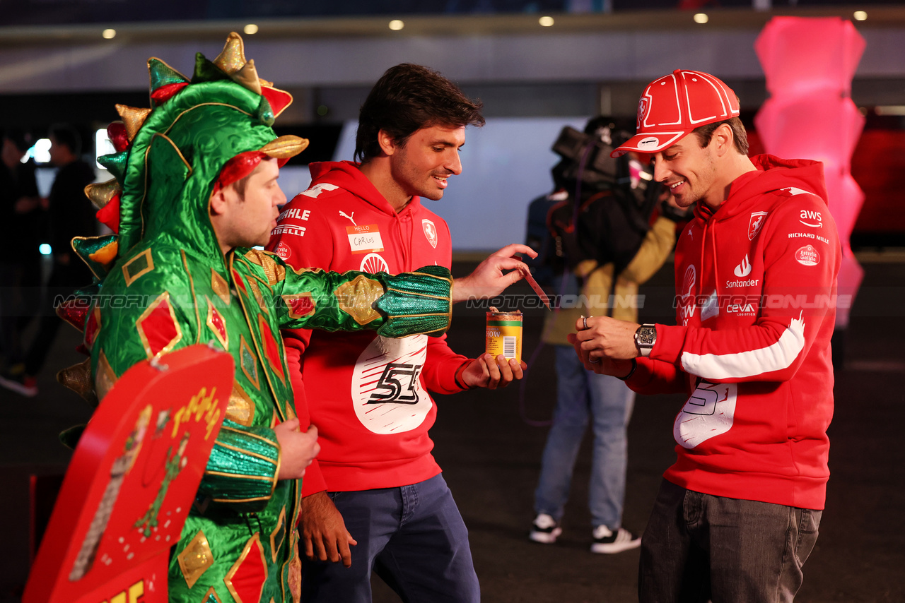 GP LAS VEGAS, (L to R): Carlos Sainz Jr (ESP) Ferrari with team mate Charles Leclerc (MON) Ferrari.

15.11.2023. Formula 1 World Championship, Rd 22, Las Vegas Grand Prix, Las Vegas, Nevada, USA, Preparation Day.

 - www.xpbimages.com, EMail: requests@xpbimages.com © Copyright: Staley / XPB Images