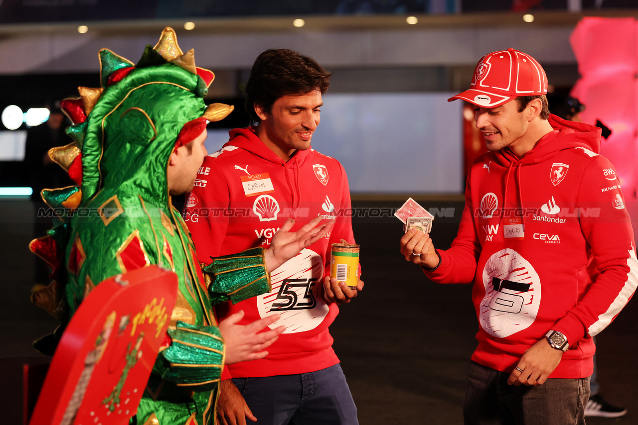 GP LAS VEGAS, (L to R): Carlos Sainz Jr (ESP) Ferrari with team mate Charles Leclerc (MON) Ferrari.

15.11.2023. Formula 1 World Championship, Rd 22, Las Vegas Grand Prix, Las Vegas, Nevada, USA, Preparation Day.

 - www.xpbimages.com, EMail: requests@xpbimages.com © Copyright: Staley / XPB Images