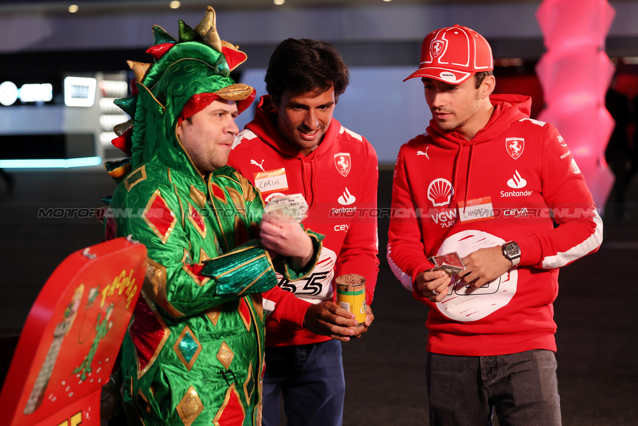 GP LAS VEGAS, (L to R): Carlos Sainz Jr (ESP) Ferrari with team mate Charles Leclerc (MON) Ferrari.

15.11.2023. Formula 1 World Championship, Rd 22, Las Vegas Grand Prix, Las Vegas, Nevada, USA, Preparation Day.

 - www.xpbimages.com, EMail: requests@xpbimages.com © Copyright: Staley / XPB Images