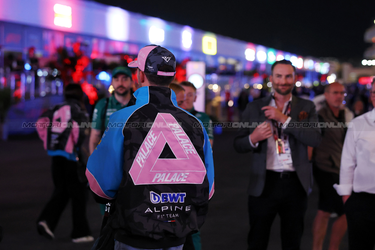 GP LAS VEGAS, Pierre Gasly (FRA) Alpine F1 Team - Palace team clothing.

15.11.2023. Formula 1 World Championship, Rd 22, Las Vegas Grand Prix, Las Vegas, Nevada, USA, Preparation Day.

- www.xpbimages.com, EMail: requests@xpbimages.com © Copyright: Bearne / XPB Images