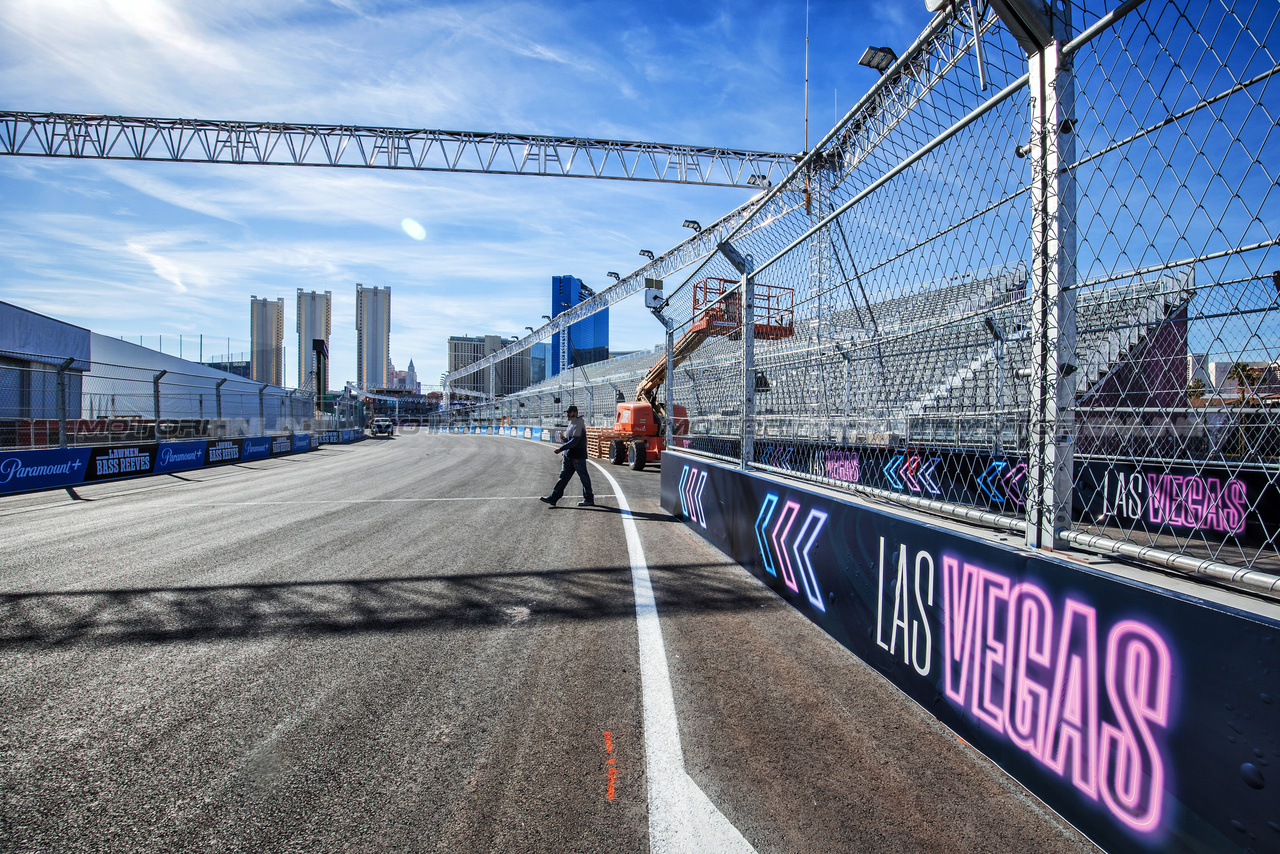 GP LAS VEGAS, Circuit Atmosfera - track detail.

14.11.2023. Formula 1 World Championship, Rd 22, Las Vegas Grand Prix, Las Vegas, Nevada, USA, Preparation Day.

- www.xpbimages.com, EMail: requests@xpbimages.com © Copyright: Bearne / XPB Images