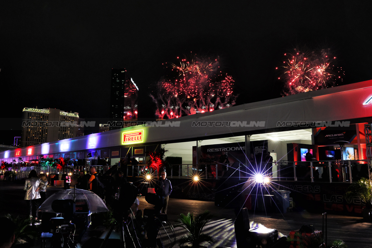 GP LAS VEGAS, Paddock Atmosfera - fireworks.

15.11.2023. Formula 1 World Championship, Rd 22, Las Vegas Grand Prix, Las Vegas, Nevada, USA, Preparation Day.

 - www.xpbimages.com, EMail: requests@xpbimages.com © Copyright: Staley / XPB Images