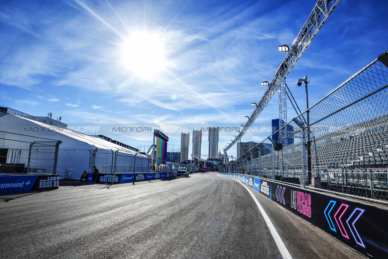 GP LAS VEGAS, Circuit Atmosfera - track detail.

14.11.2023. Formula 1 World Championship, Rd 22, Las Vegas Grand Prix, Las Vegas, Nevada, USA, Preparation Day.

- www.xpbimages.com, EMail: requests@xpbimages.com © Copyright: Bearne / XPB Images