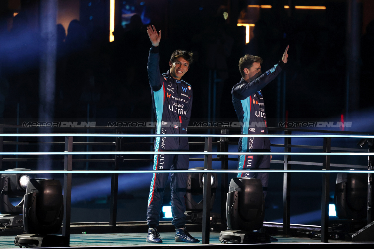 GP LAS VEGAS, (L to R): Alexander Albon (THA) Williams Racing e Logan Sargeant (USA) Williams Racing - Opening Ceremony.

15.11.2023. Formula 1 World Championship, Rd 22, Las Vegas Grand Prix, Las Vegas, Nevada, USA, Preparation Day.

- www.xpbimages.com, EMail: requests@xpbimages.com © Copyright: Moy / XPB Images