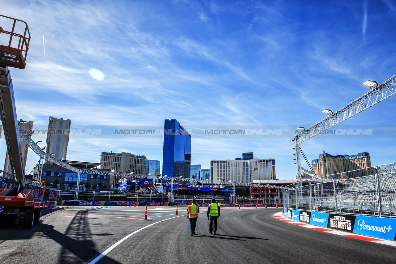 GP LAS VEGAS, Circuit Atmosfera - track detail.

14.11.2023. Formula 1 World Championship, Rd 22, Las Vegas Grand Prix, Las Vegas, Nevada, USA, Preparation Day.

- www.xpbimages.com, EMail: requests@xpbimages.com © Copyright: Bearne / XPB Images