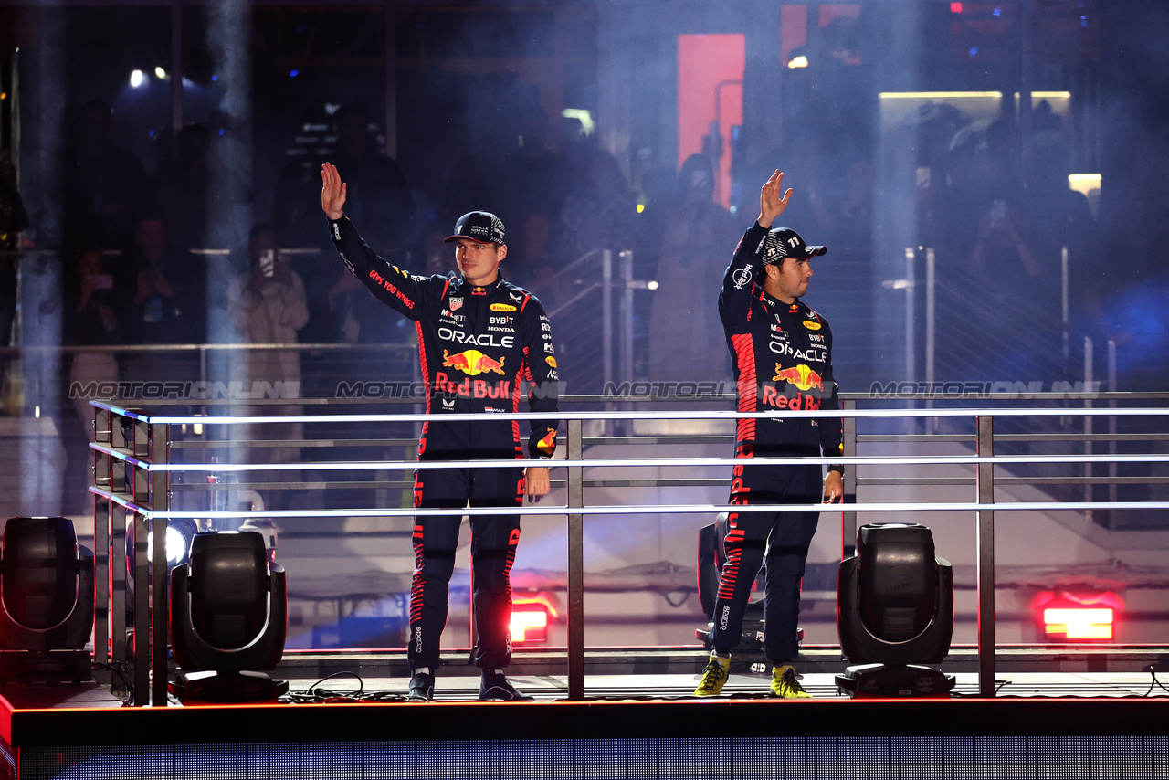 GP LAS VEGAS, (L to R): Max Verstappen (NLD) Red Bull Racing e Sergio Perez (MEX) Red Bull Racing - Opening Ceremony.

15.11.2023. Formula 1 World Championship, Rd 22, Las Vegas Grand Prix, Las Vegas, Nevada, USA, Preparation Day.

- www.xpbimages.com, EMail: requests@xpbimages.com © Copyright: Moy / XPB Images