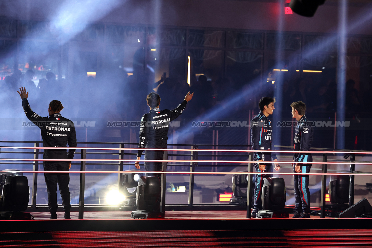 GP LAS VEGAS, (L to R): Lewis Hamilton (GBR) Mercedes AMG F1; George Russell (GBR) Mercedes AMG F1; Alexander Albon (THA) Williams Racing; e Logan Sargeant (USA) Williams Racing - Opening Ceremony.

15.11.2023. Formula 1 World Championship, Rd 22, Las Vegas Grand Prix, Las Vegas, Nevada, USA, Preparation Day.

- www.xpbimages.com, EMail: requests@xpbimages.com © Copyright: Moy / XPB Images