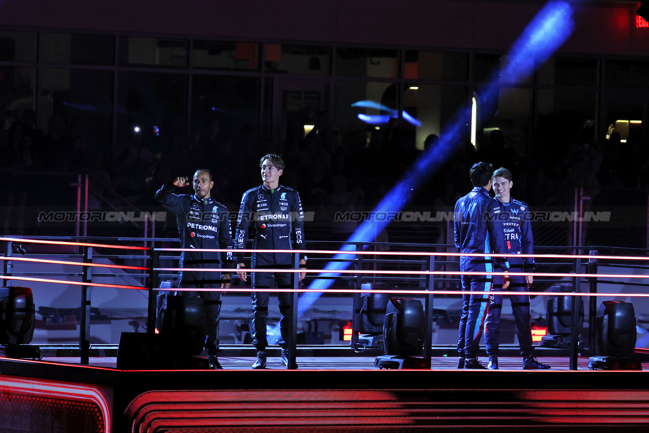 GP LAS VEGAS, (L to R): Lewis Hamilton (GBR) Mercedes AMG F1; George Russell (GBR) Mercedes AMG F1; Alexander Albon (THA) Williams Racing; e Logan Sargeant (USA) Williams Racing - Opening Ceremony.

15.11.2023. Formula 1 World Championship, Rd 22, Las Vegas Grand Prix, Las Vegas, Nevada, USA, Preparation Day.

- www.xpbimages.com, EMail: requests@xpbimages.com © Copyright: Moy / XPB Images