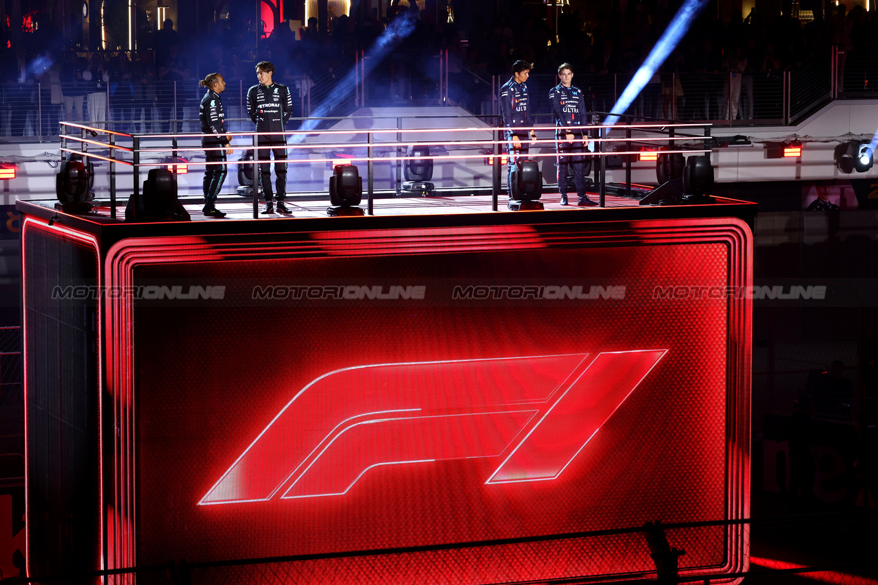 GP LAS VEGAS, (L to R): Lewis Hamilton (GBR) Mercedes AMG F1; George Russell (GBR) Mercedes AMG F1; Alexander Albon (THA) Williams Racing; e Logan Sargeant (USA) Williams Racing - Opening Ceremony.

15.11.2023. Formula 1 World Championship, Rd 22, Las Vegas Grand Prix, Las Vegas, Nevada, USA, Preparation Day.

- www.xpbimages.com, EMail: requests@xpbimages.com © Copyright: Batchelor / XPB Images