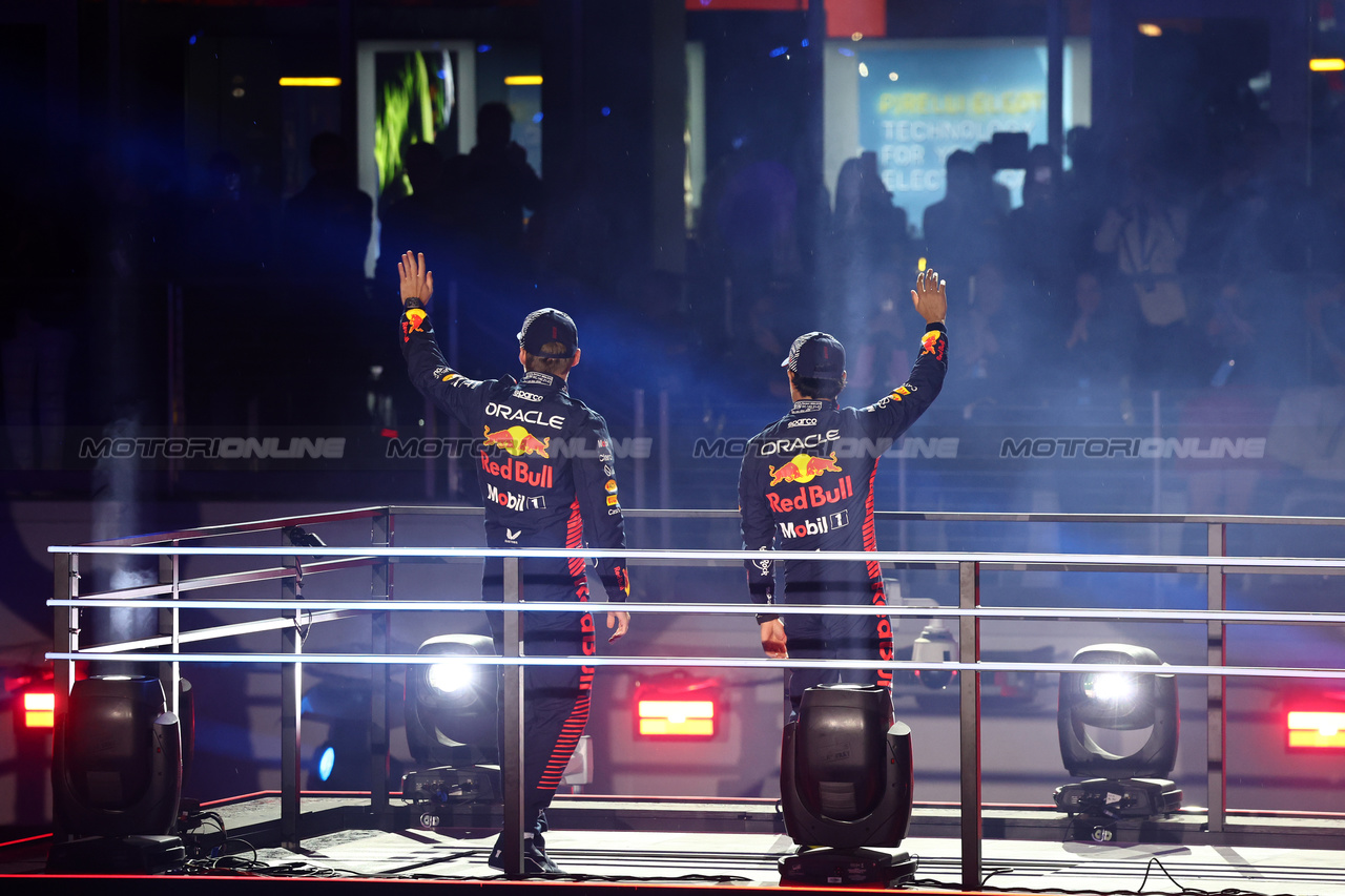 GP LAS VEGAS, (L to R): Max Verstappen (NLD) Red Bull Racing e Sergio Perez (MEX) Red Bull Racing - Opening Ceremony.

15.11.2023. Formula 1 World Championship, Rd 22, Las Vegas Grand Prix, Las Vegas, Nevada, USA, Preparation Day.

- www.xpbimages.com, EMail: requests@xpbimages.com © Copyright: Batchelor / XPB Images