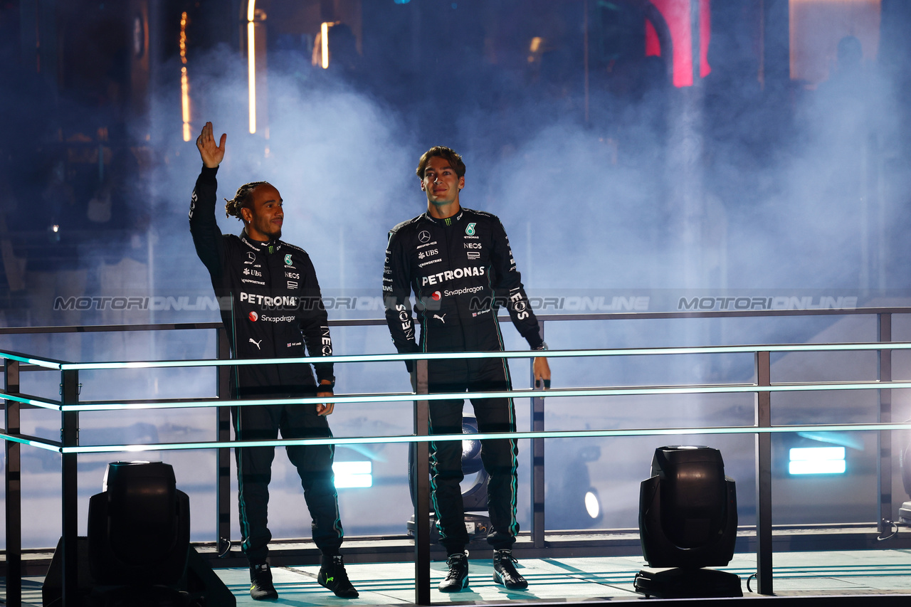 GP LAS VEGAS, (L to R): Lewis Hamilton (GBR) Mercedes AMG F1 e George Russell (GBR) Mercedes AMG F1 - Opening Ceremony.

15.11.2023. Formula 1 World Championship, Rd 22, Las Vegas Grand Prix, Las Vegas, Nevada, USA, Preparation Day.

- www.xpbimages.com, EMail: requests@xpbimages.com © Copyright: Batchelor / XPB Images
