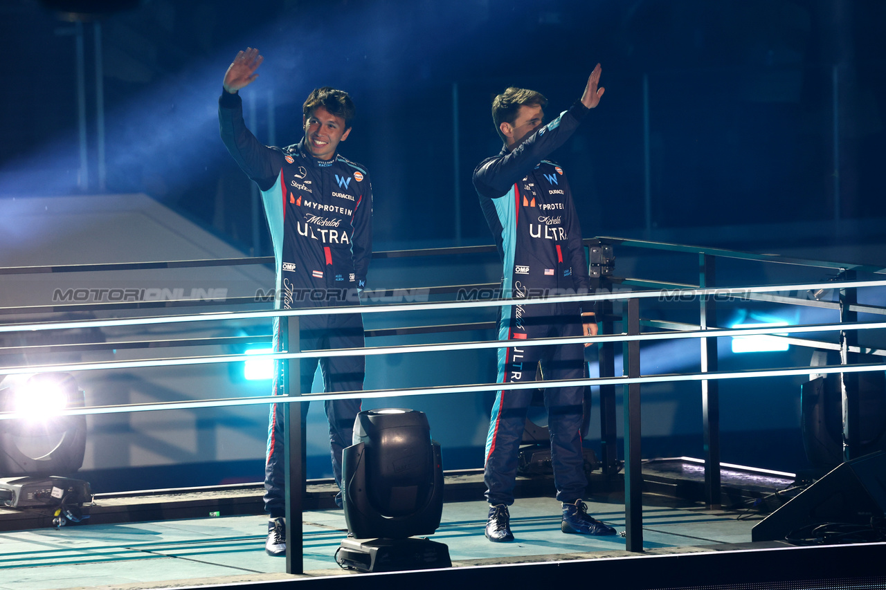 GP LAS VEGAS, (L to R): Alexander Albon (THA) Williams Racing e Logan Sargeant (USA) Williams Racing - Opening Ceremony.

15.11.2023. Formula 1 World Championship, Rd 22, Las Vegas Grand Prix, Las Vegas, Nevada, USA, Preparation Day.

- www.xpbimages.com, EMail: requests@xpbimages.com © Copyright: Batchelor / XPB Images