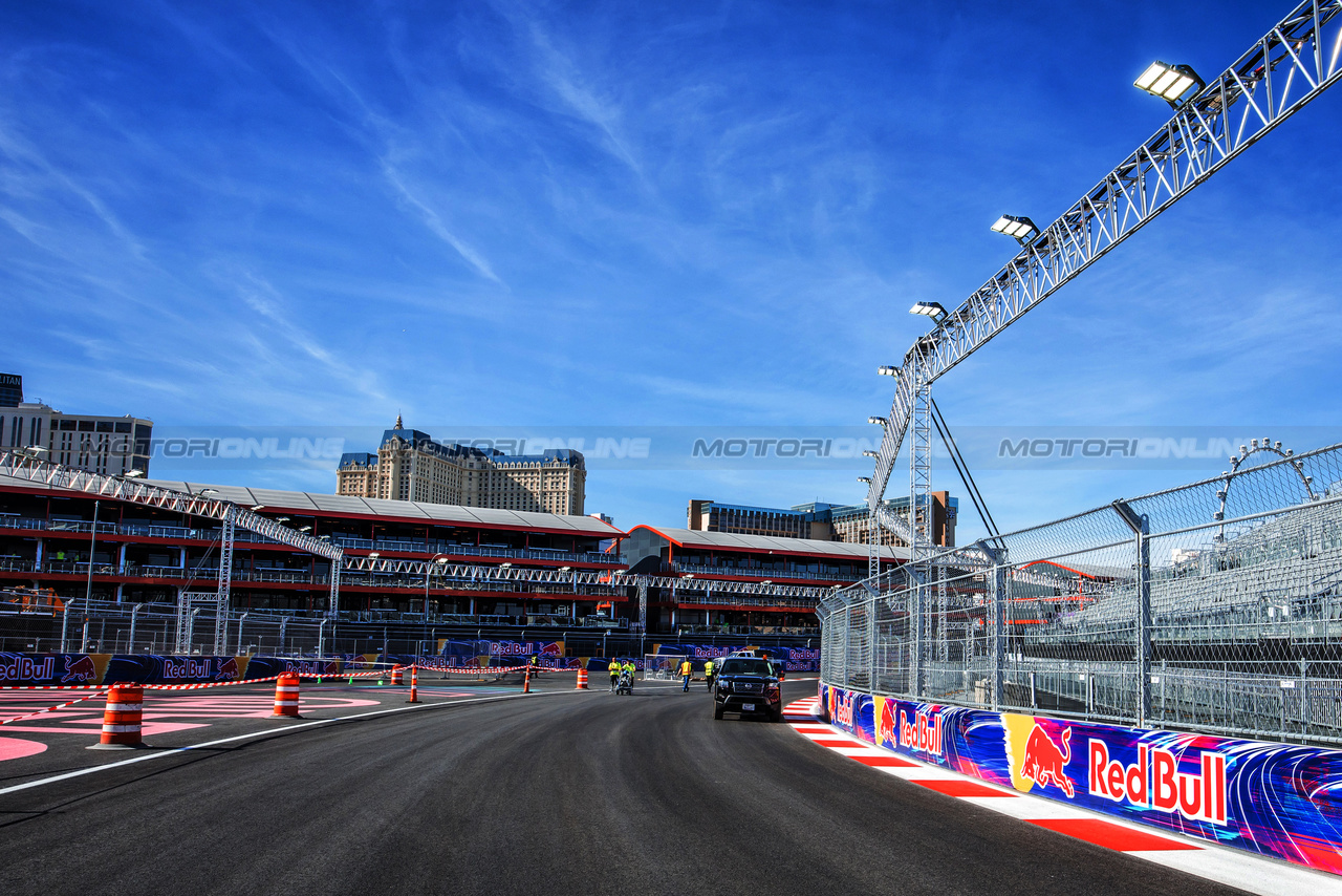 GP LAS VEGAS, Circuit Atmosfera - track detail.

14.11.2023. Formula 1 World Championship, Rd 22, Las Vegas Grand Prix, Las Vegas, Nevada, USA, Preparation Day.

- www.xpbimages.com, EMail: requests@xpbimages.com © Copyright: Bearne / XPB Images