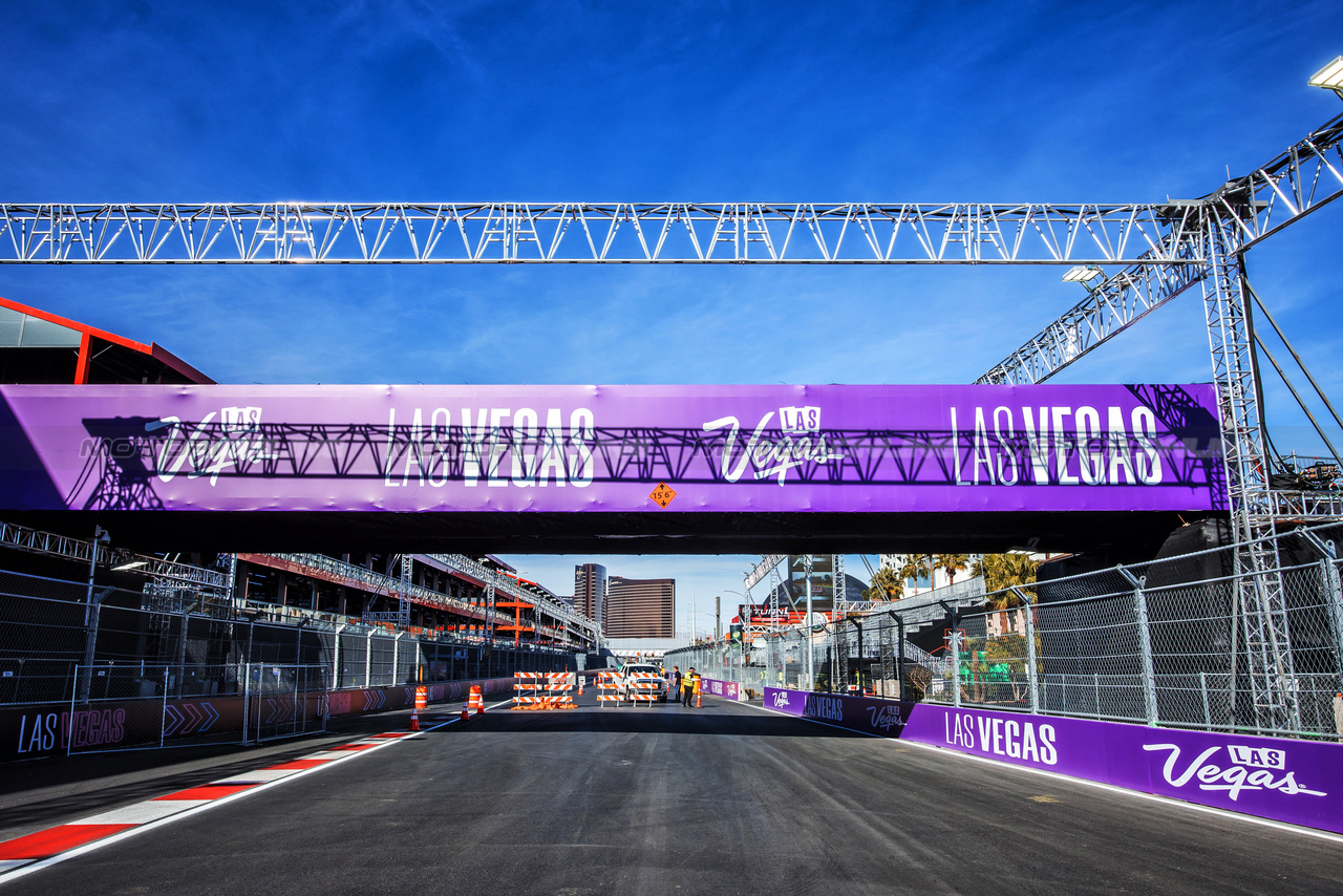GP LAS VEGAS, Circuit Atmosfera - track detail.

14.11.2023. Formula 1 World Championship, Rd 22, Las Vegas Grand Prix, Las Vegas, Nevada, USA, Preparation Day.

- www.xpbimages.com, EMail: requests@xpbimages.com © Copyright: Bearne / XPB Images