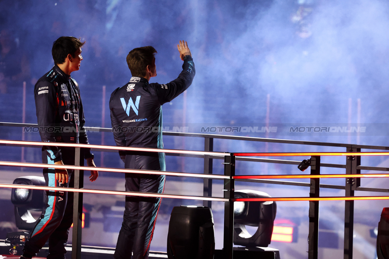 GP LAS VEGAS, (L to R): Alexander Albon (THA) Williams Racing e Logan Sargeant (USA) Williams Racing - Opening Ceremony.

15.11.2023. Formula 1 World Championship, Rd 22, Las Vegas Grand Prix, Las Vegas, Nevada, USA, Preparation Day.

- www.xpbimages.com, EMail: requests@xpbimages.com © Copyright: Bearne / XPB Images