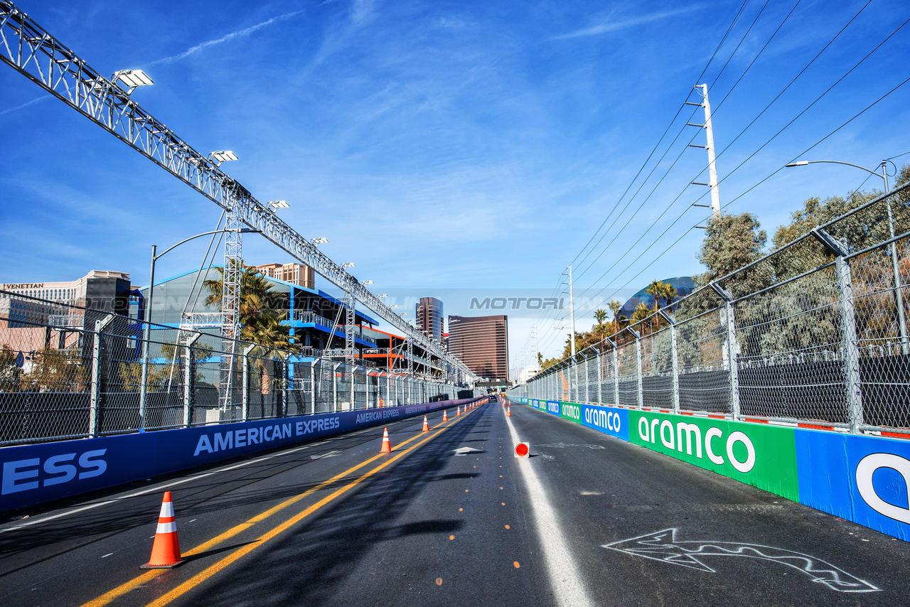 GP LAS VEGAS, Circuit Atmosfera - track detail.

14.11.2023. Formula 1 World Championship, Rd 22, Las Vegas Grand Prix, Las Vegas, Nevada, USA, Preparation Day.

- www.xpbimages.com, EMail: requests@xpbimages.com © Copyright: Bearne / XPB Images