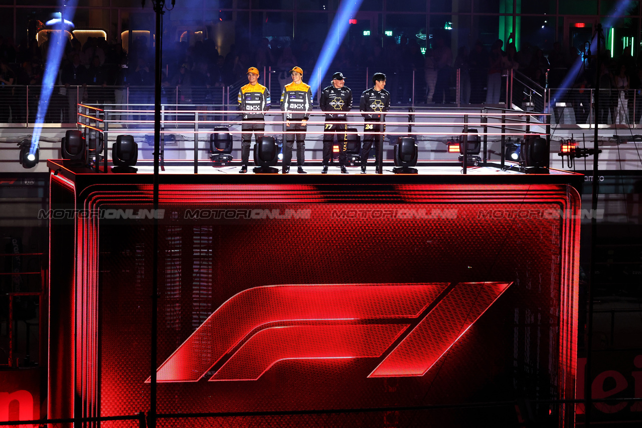 GP LAS VEGAS, (L to R): Lando Norris (GBR) McLaren; Oscar Piastri (AUS) McLaren; Valtteri Bottas (FIN) Alfa Romeo F1 Team; e Zhou Guanyu (CHN) Alfa Romeo F1 Team - Opening Ceremony.

15.11.2023. Formula 1 World Championship, Rd 22, Las Vegas Grand Prix, Las Vegas, Nevada, USA, Preparation Day.

- www.xpbimages.com, EMail: requests@xpbimages.com © Copyright: Bearne / XPB Images