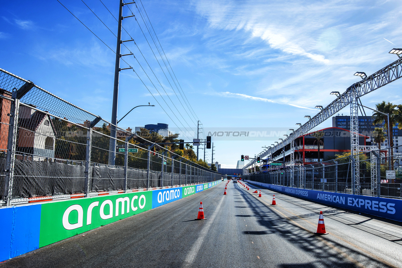 GP LAS VEGAS, Circuit Atmosfera - track detail.

14.11.2023. Formula 1 World Championship, Rd 22, Las Vegas Grand Prix, Las Vegas, Nevada, USA, Preparation Day.

- www.xpbimages.com, EMail: requests@xpbimages.com © Copyright: Bearne / XPB Images