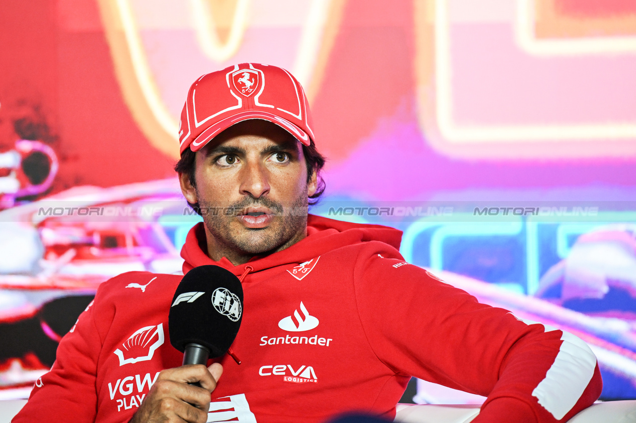 GP LAS VEGAS, Carlos Sainz Jr (ESP) Ferrari in the FIA Press Conference.

15.11.2023. Formula 1 World Championship, Rd 22, Las Vegas Grand Prix, Las Vegas, Nevada, USA, Preparation Day.

- www.xpbimages.com, EMail: requests@xpbimages.com © Copyright: XPB Images