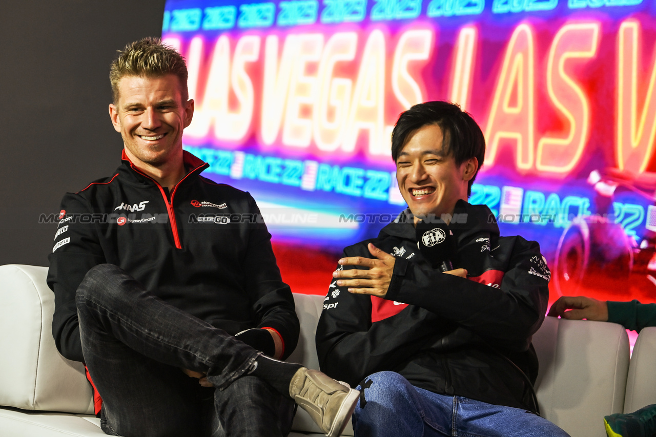 GP LAS VEGAS, (L to R): Nico Hulkenberg (GER) Haas F1 Team e Zhou Guanyu (CHN) Alfa Romeo F1 Team in the FIA Press Conference.

15.11.2023. Formula 1 World Championship, Rd 22, Las Vegas Grand Prix, Las Vegas, Nevada, USA, Preparation Day.

- www.xpbimages.com, EMail: requests@xpbimages.com © Copyright: XPB Images