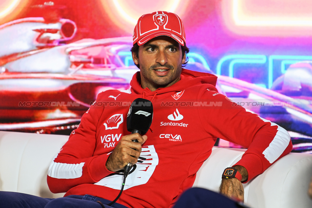 GP LAS VEGAS, Carlos Sainz Jr (ESP) Ferrari in the FIA Press Conference.

15.11.2023. Formula 1 World Championship, Rd 22, Las Vegas Grand Prix, Las Vegas, Nevada, USA, Preparation Day.

- www.xpbimages.com, EMail: requests@xpbimages.com © Copyright: XPB Images