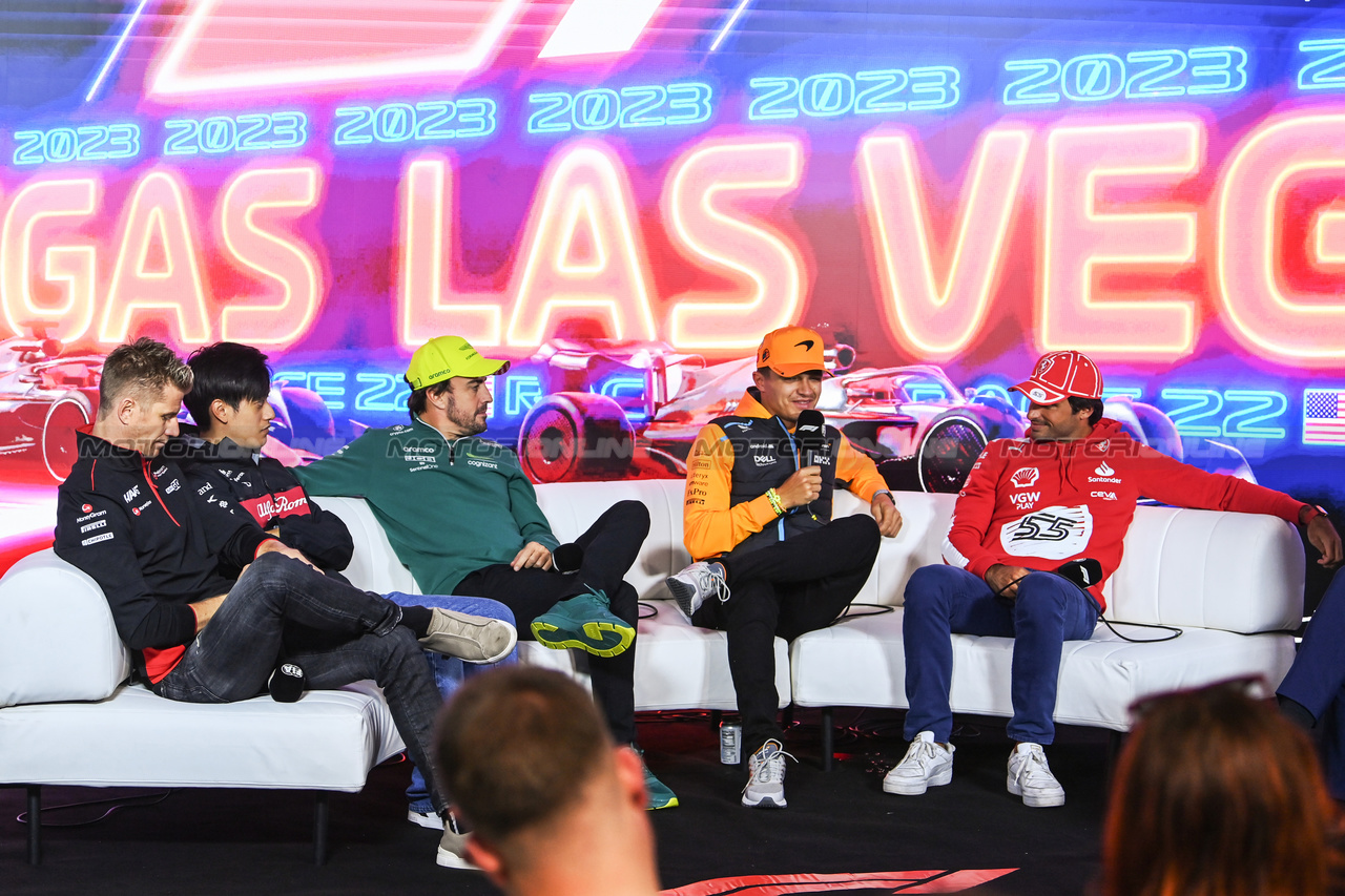 GP LAS VEGAS, (L to R): Nico Hulkenberg (GER) Haas F1 Team; Zhou Guanyu (CHN) Alfa Romeo F1 Team; Fernando Alonso (ESP) Aston Martin F1 Team; Lando Norris (GBR) McLaren; e Carlos Sainz Jr (ESP) Ferrari, in the FIA Press Conference.

15.11.2023. Formula 1 World Championship, Rd 22, Las Vegas Grand Prix, Las Vegas, Nevada, USA, Preparation Day.

- www.xpbimages.com, EMail: requests@xpbimages.com © Copyright: XPB Images