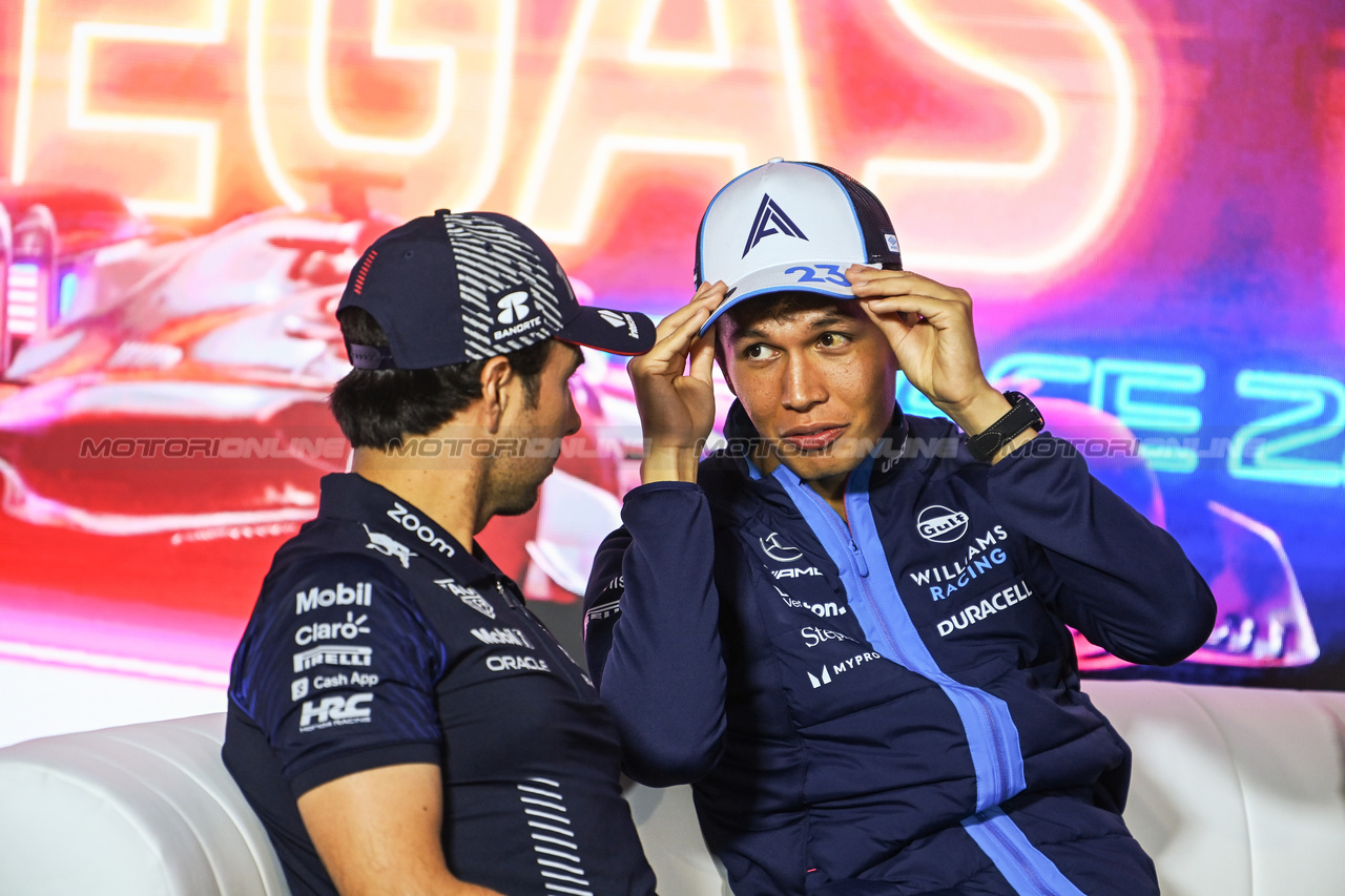 GP LAS VEGAS, (L to R): Sergio Perez (MEX) Red Bull Racing e Alexander Albon (THA) Williams Racing in the FIA Press Conference.

15.11.2023. Formula 1 World Championship, Rd 22, Las Vegas Grand Prix, Las Vegas, Nevada, USA, Preparation Day.

- www.xpbimages.com, EMail: requests@xpbimages.com © Copyright: XPB Images