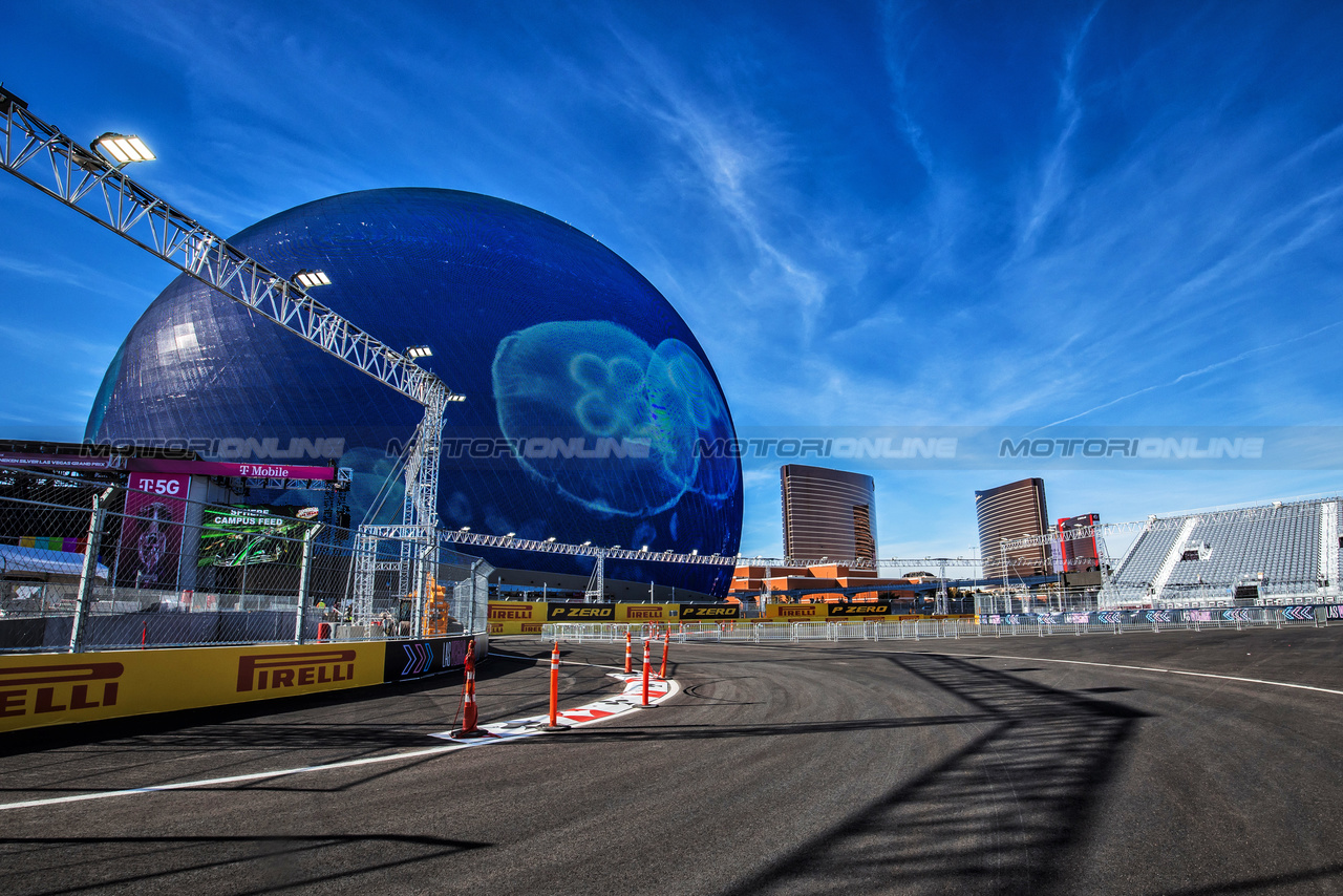 GP LAS VEGAS, Circuit Atmosfera - track detail - Sphere.

14.11.2023. Formula 1 World Championship, Rd 22, Las Vegas Grand Prix, Las Vegas, Nevada, USA, Preparation Day.

- www.xpbimages.com, EMail: requests@xpbimages.com © Copyright: Bearne / XPB Images