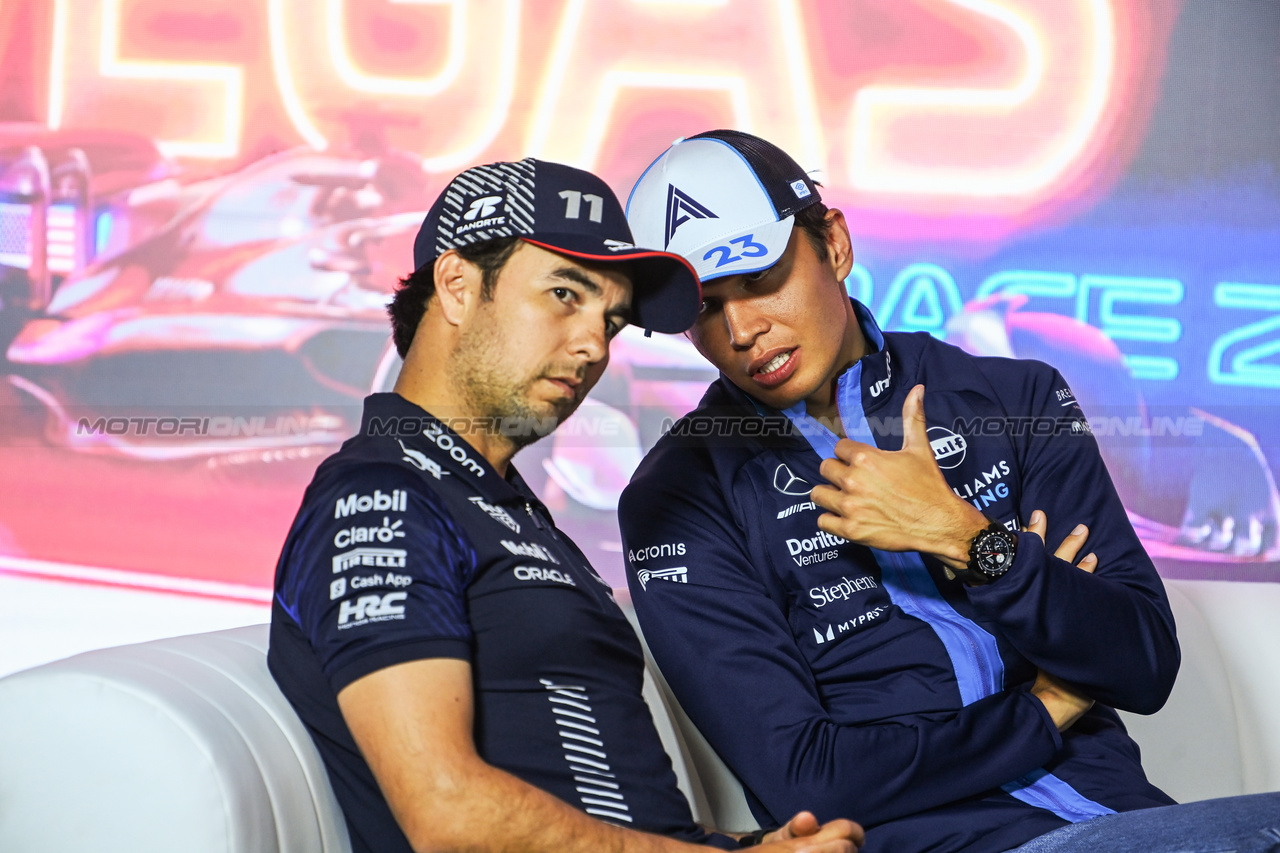 GP LAS VEGAS, (L to R): Sergio Perez (MEX) Red Bull Racing e Alexander Albon (THA) Williams Racing in the FIA Press Conference.

15.11.2023. Formula 1 World Championship, Rd 22, Las Vegas Grand Prix, Las Vegas, Nevada, USA, Preparation Day.

- www.xpbimages.com, EMail: requests@xpbimages.com © Copyright: XPB Images